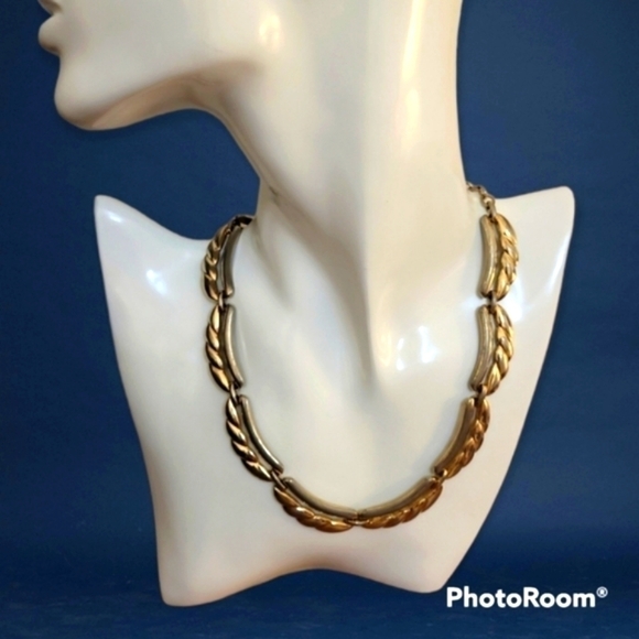 VTG MONET Silvertone Egyptian Cleopatra Castlecore Scallop Collar Bib Necklace - Picture 1 of 6